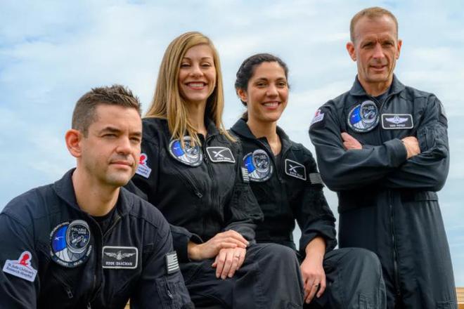 “灵感4号”富豪再向SpaceX购买三次载人任务 最早今年年末首飞 