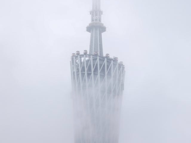 强冷空气影响下广东飘起雨霰雪 