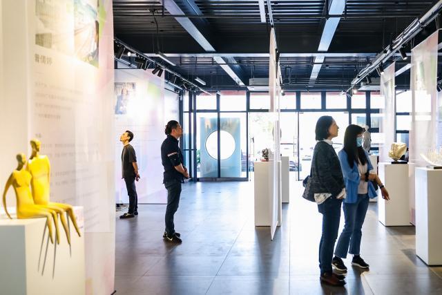 广州首届女雕塑家作品联展开幕 