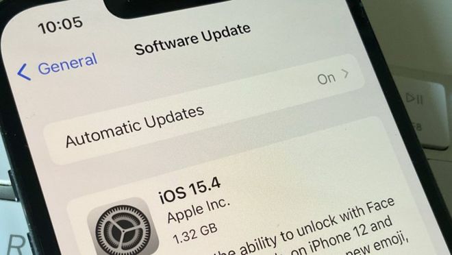 苹果回应iOS 15.4电池消耗过快投诉 若问题属实将提供解决方案 
