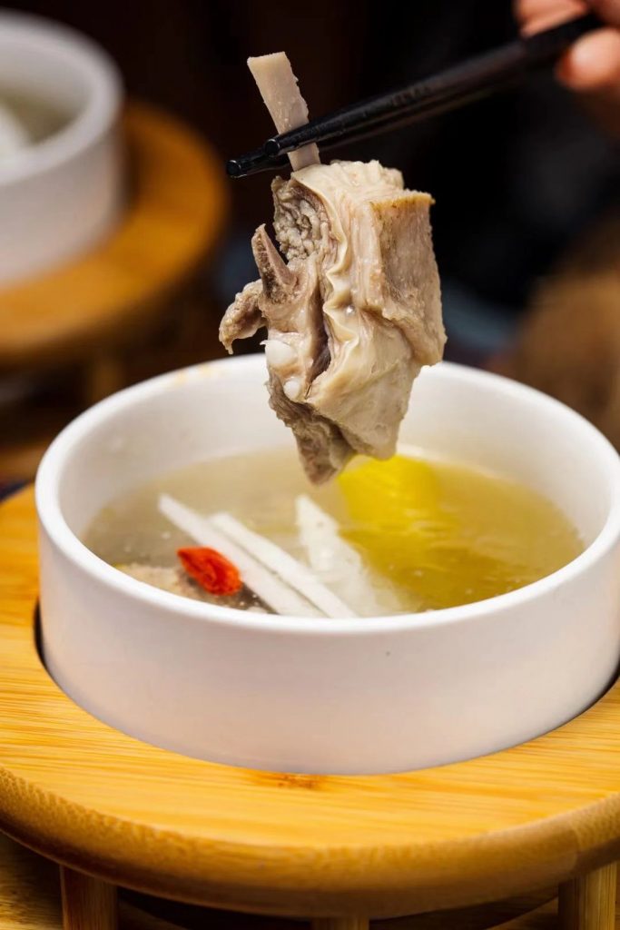 藏在深圳高楼间的「音乐餐厅」,把新疆的夏天都带来了!