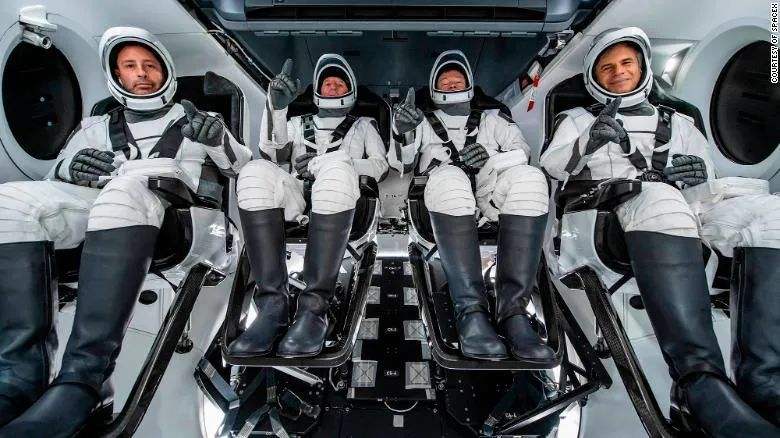 SpaceX将4名“游客”送往国际空间站，计划停留约8天 