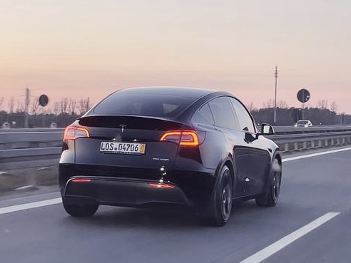 中国制造的特斯拉 Model Y 与德国超级工厂制造的车型有哪些不同 