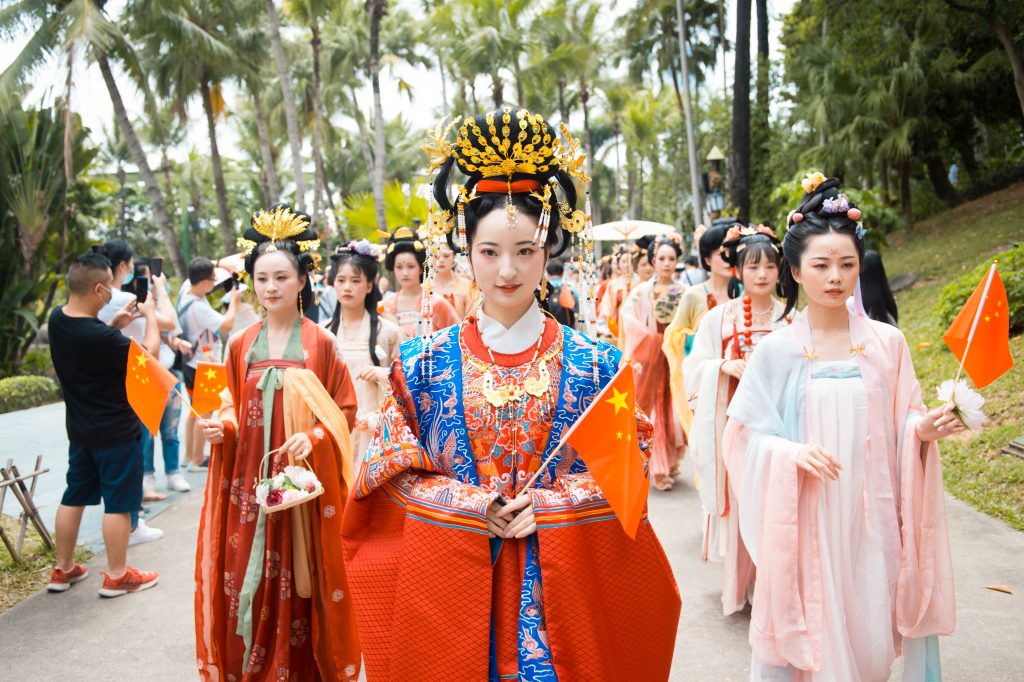 华服秀典、刀杆节、花车大巡游,锦绣中华五一真精彩
