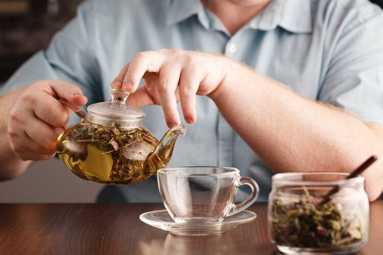 经常喝茶和经常喝白开水，谁的身体更健康 