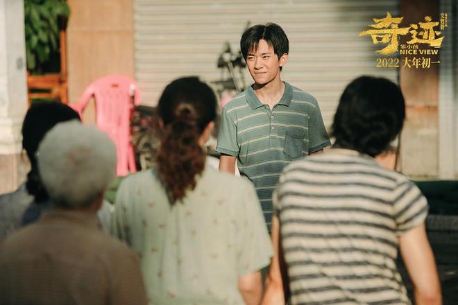 走出国门!易烊千玺作品《奇迹·笨小孩》将上线网飞 