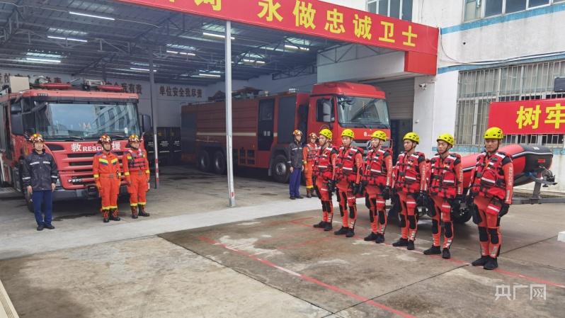 强降雨来临 深圳消防全面启动防汛应急救援准备工作 