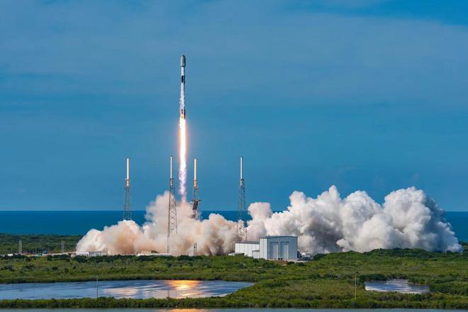 24小时内连发两批星链，SpaceX累计发射2600颗 