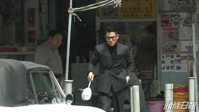 刘德华新片开拍，一身黑色西装看不出60岁，还有林家栋彭于晏共演 