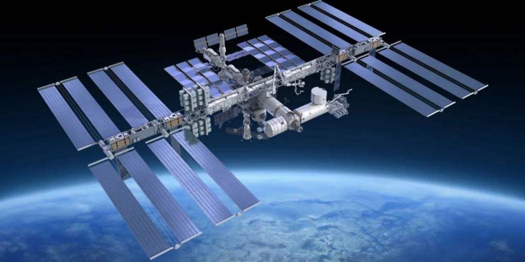 3名航天员讲述：在中国空间站生活6个月是什么体验 