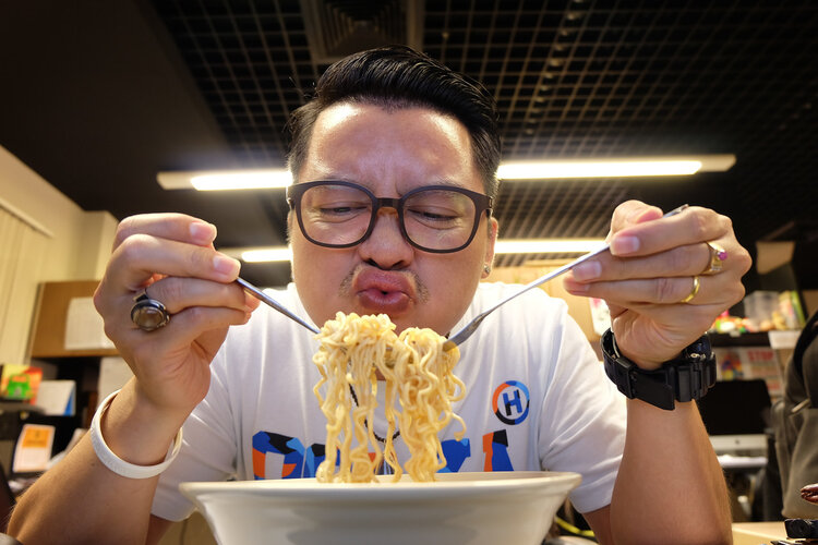 食物发霉，最好整个扔 