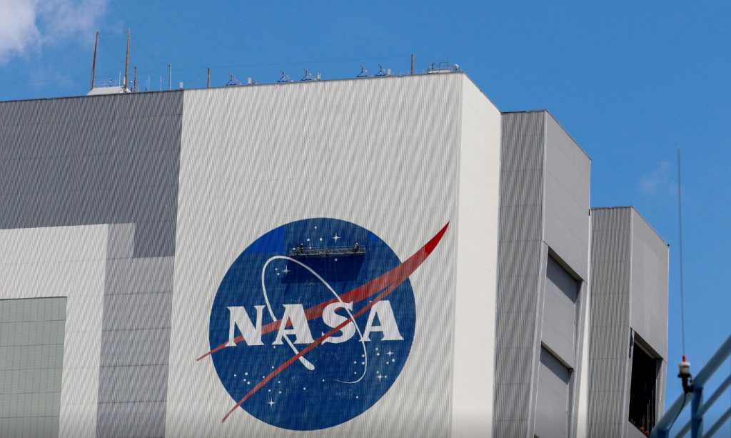 NASA将开始关闭两艘旅行者号探测器上部分仪器 以延长寿命 