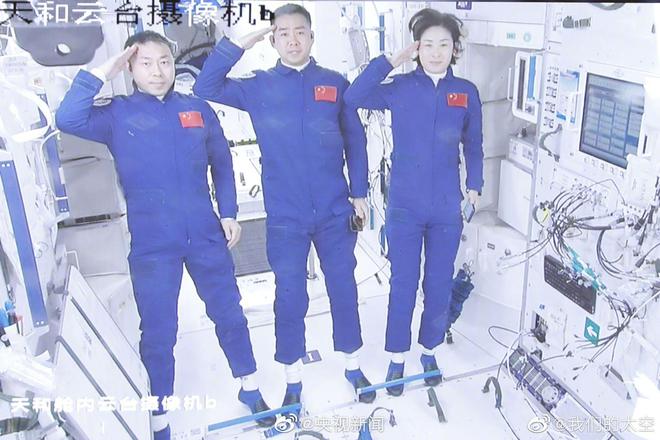 神舟十四号三名航天员顺利进驻天和核心舱 