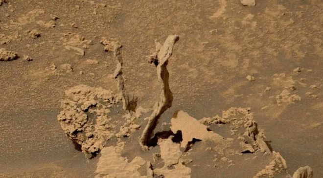 NASA“好奇号”探测器在火星上发现超现实的“尖峰”现象 