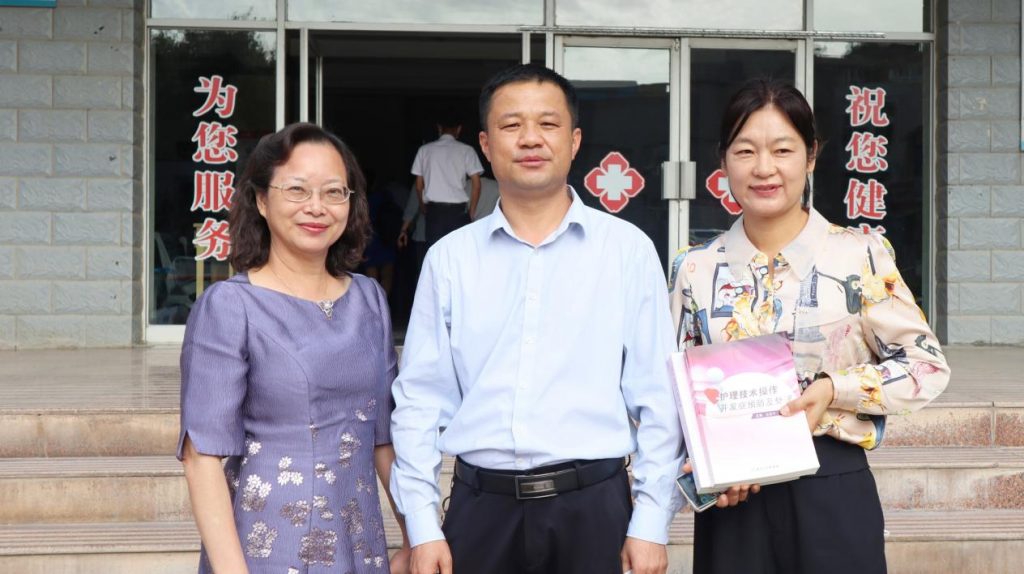 深圳市护士协会吴惠平会长一行赴喀什开展医疗援助
