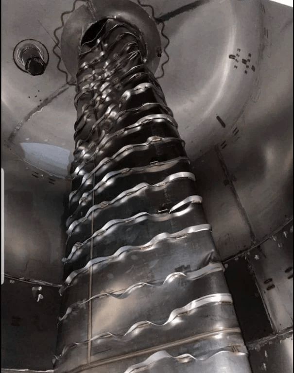 马斯克自曝4月份星际飞船火箭助推器还发生过事故：燃料输送管被压扁