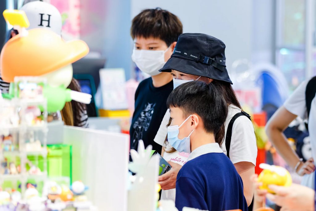 QQfamily深圳欢乐海岸旗舰店开业一周年,助力陪伴,传递快乐