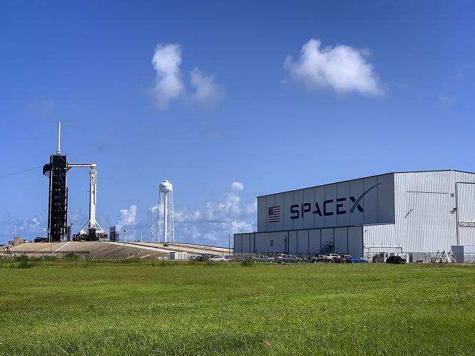 SpaceX完成今年第32次发射超去年全年 近3000颗星链卫星已入轨 