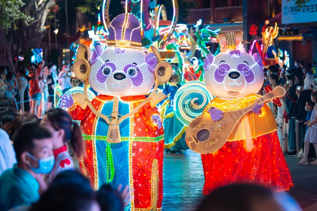 月1日,深圳锦绣中华泼水狂欢节冰爽开泼 "