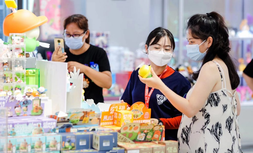 QQfamily深圳欢乐海岸旗舰店开业一周年,助力陪伴,传递快乐