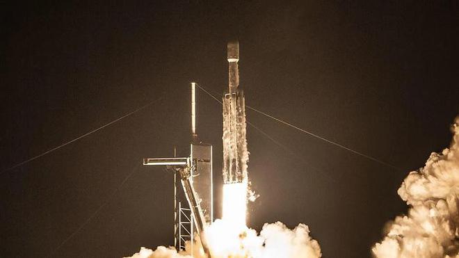 美批准SpaceX重型猎鹰火箭使用回收助推器发射军事卫星 