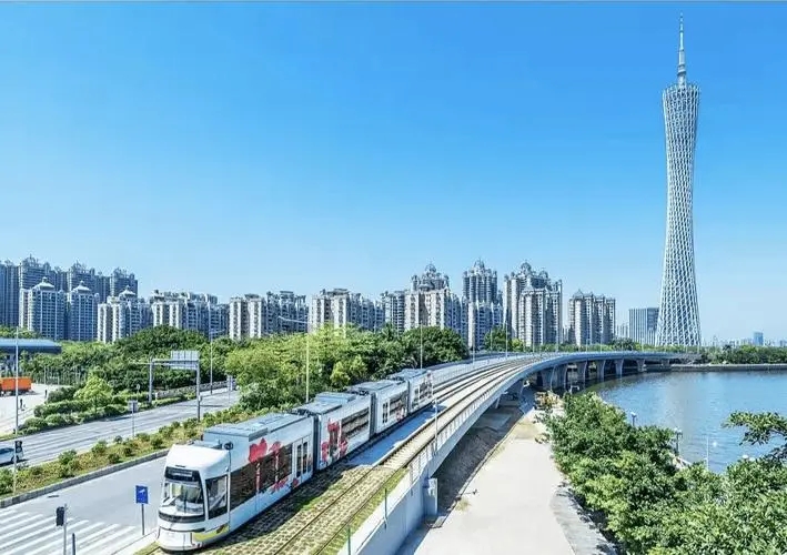 广州首条地铁环线开始铺轨 