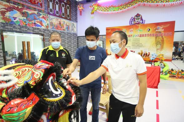 广州市体育节传统体育展示活动举行 省运会冠军表演夺冠套路 