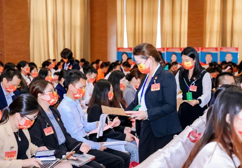 新班子,新气象,新高度——中共广东华商律师事务所委员会换届选举大会胜利召开