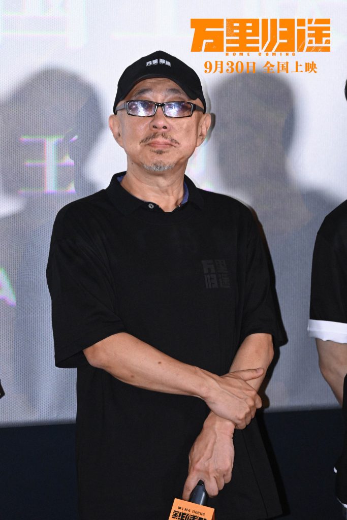 《万里归途》首映口碑获赞,还原外交官撤侨幕后 被张译戳中泪点,观众:真实代入,又震撼又感动