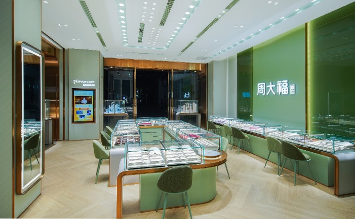 周大福浪漫演绎青绿国色，创新环保精致演绎可持续发展