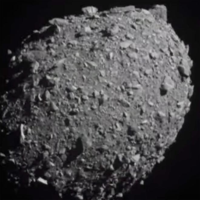 美媒：美宇宙飞船成功撞击小行星 