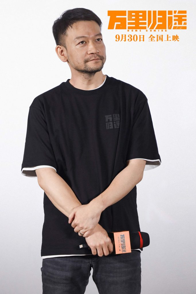 《万里归途》首映口碑获赞,还原外交官撤侨幕后 被张译戳中泪点,观众:真实代入,又震撼又感动