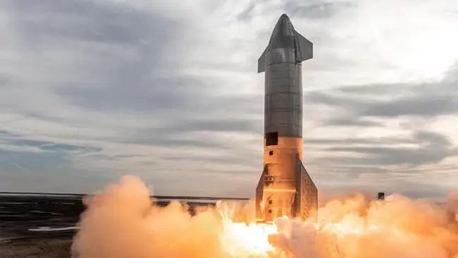 美富豪明年搭乘SpaceX飞船上太空，正使用战斗机模拟训练 
