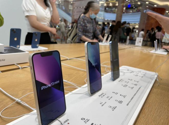 小长假探店：苹果旧机型降价，iPhone14 Pro引关注 