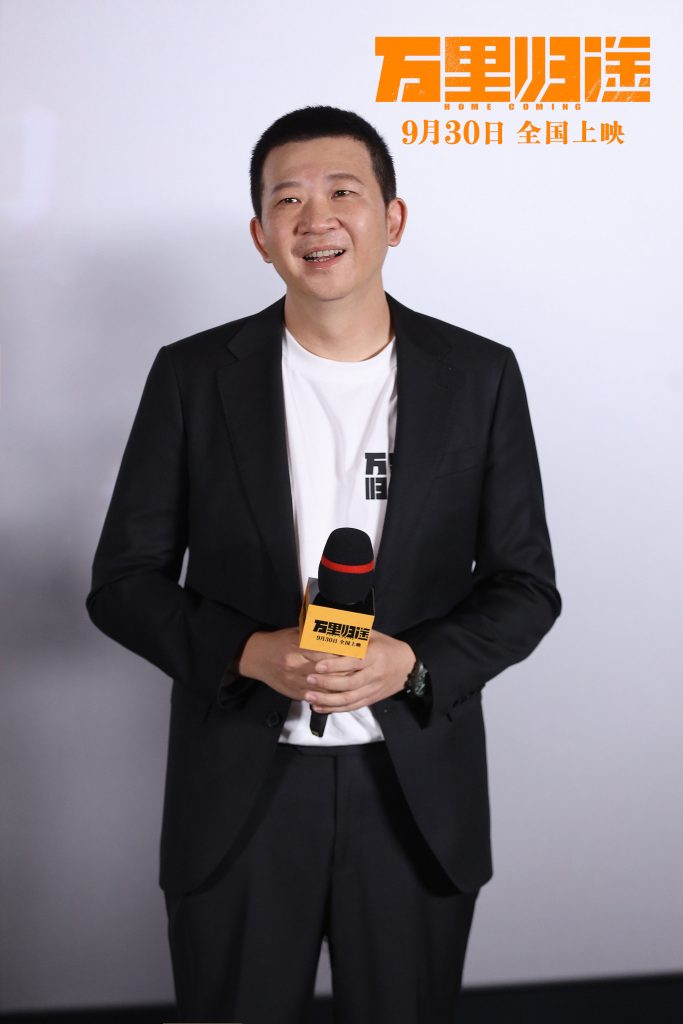 《万里归途》首映口碑获赞,还原外交官撤侨幕后 被张译戳中泪点,观众:真实代入,又震撼又感动