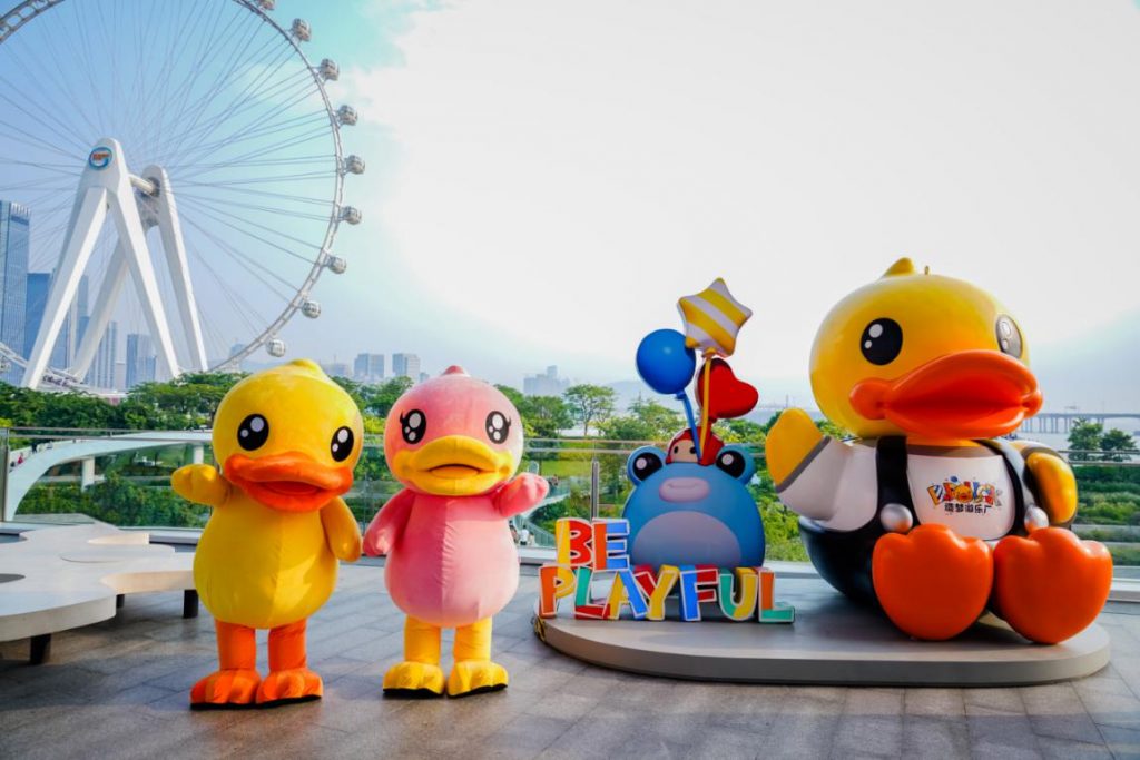 国庆假期,B.Duck小黄鸭在欢乐港湾邀您一起开启欢乐之旅!