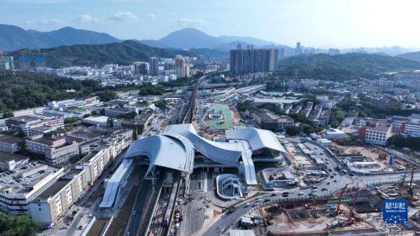 深圳地铁“两线三枢纽”开通 运营里程达483公里 