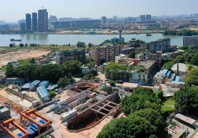 广州首条环线地铁铺轨过江 