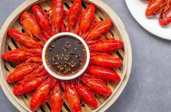 “睡前吃宵夜”和“饿肚子睡觉”,哪个危害更大?
