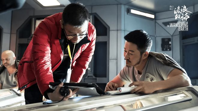 郭帆揭秘《流浪地球2》幕后：七国同步拍摄，用3D打印制作道具 