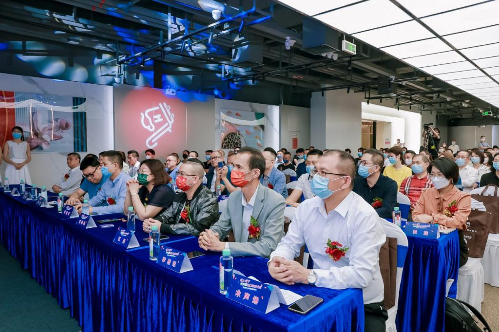 线上,线下,零关税进口跨境电商云海购全球招商推介会暨玉石公盘、冰玉星际熊签约仪式在深圳隆重举行