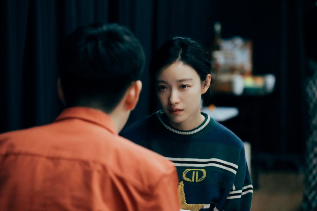 倪妮话剧排练幕后照曝光 素颜惊艳气质清冷 