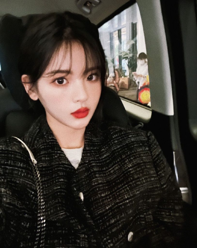 火箭少女感情深! 杨超越吴宣仪共游美女同框 