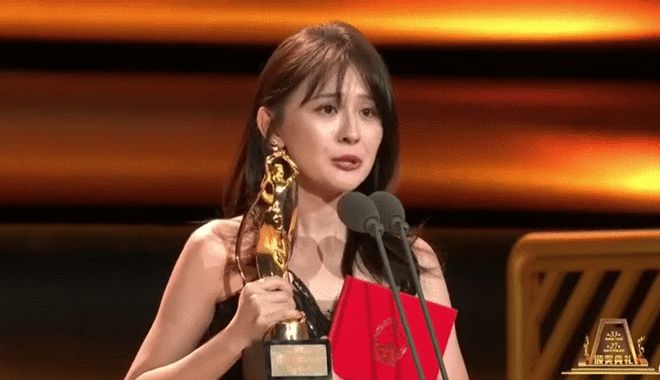 甄嬛传屠龙组售后! 热依扎获飞天奖 孙俪台下含热泪 