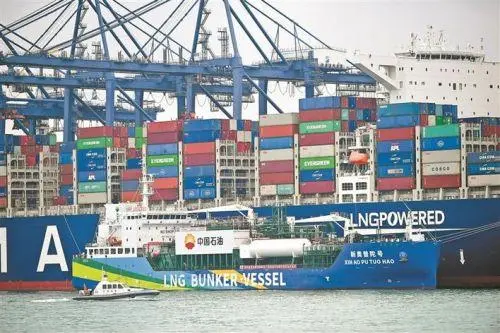 深圳市国际航行船舶LNG首船加注启动 打造全球LNG加注中心 