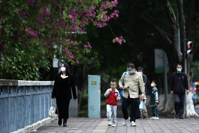 广州周日仍有些阴冷,下周有机会穿回短袖