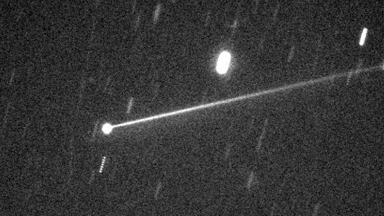 航天器撞击小行星产生200万磅碎石“尾巴”，绵延数千英里 