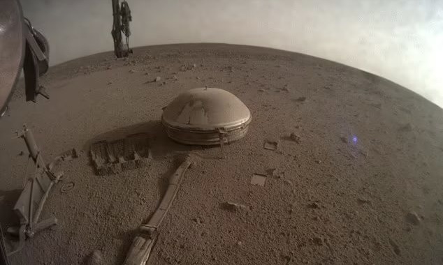 “洞察”号火星探测器寿终正寝，太阳能电池板蒙尘电量耗尽 