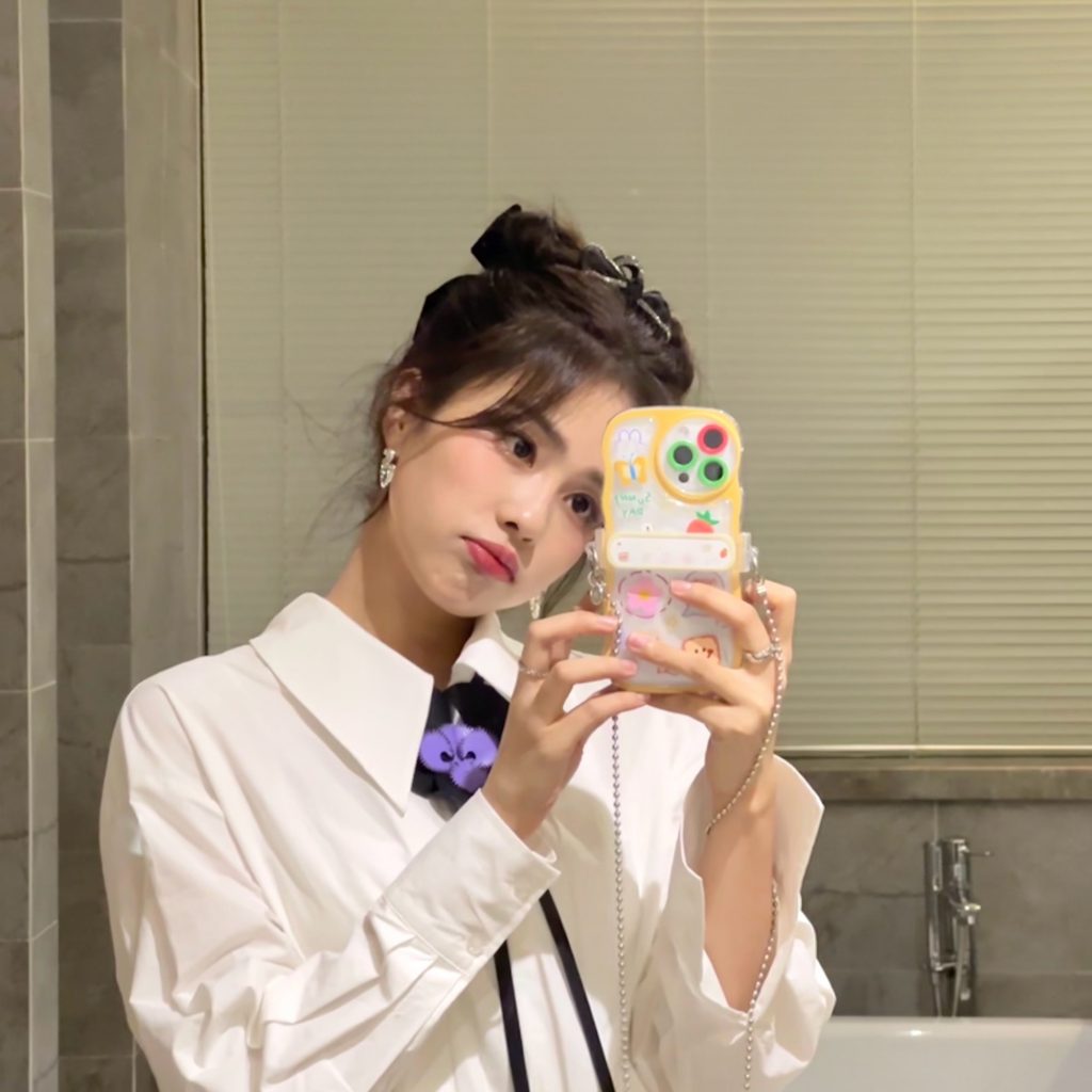 白鹿晒《奔跑吧》花絮照 与baby郑恺等合影 