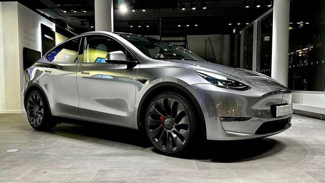 特斯拉Model Y“水银”涂装实车亮相：质感出色，选装价超2万元 